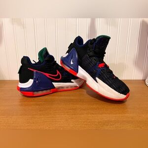 Nike kids Lebron Witness 6 basketball shoes